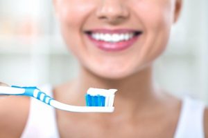 Creme dental clareador: será que realmente funciona?