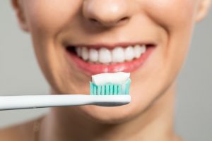 Creme dental: a importância desse elemento base na higiene bucal