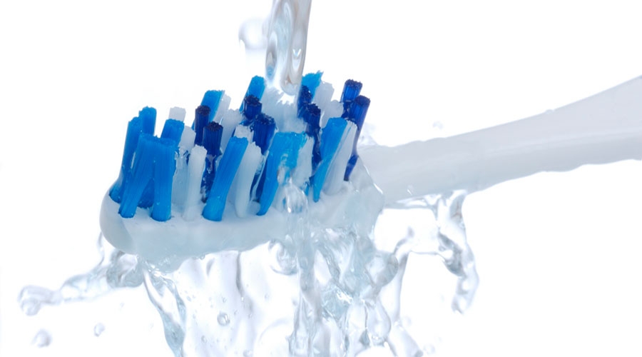 4 formas de higienizar sua escova de dentes